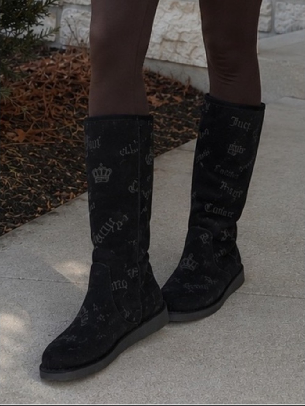 Juicy Couture Y2K Tall Velour Monogram Boots Womens Size 8 Black